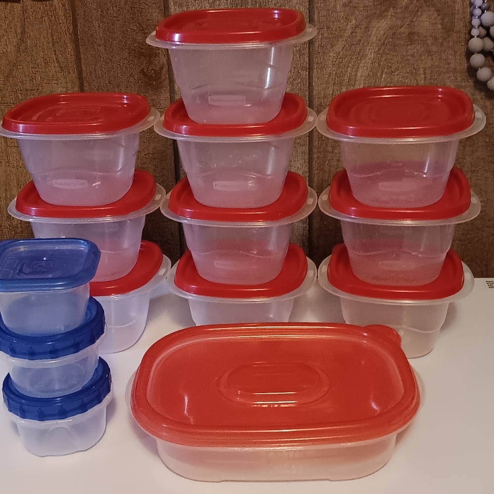 14 COVERED CONTAINERS. RUBBERMAID, ZIPLOC, AND HEB.